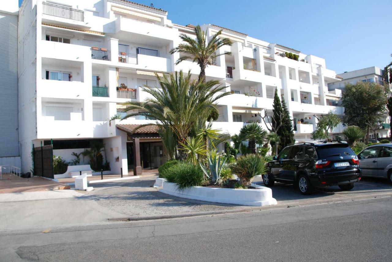 Holidays Royal Marine Roses Exterior photo